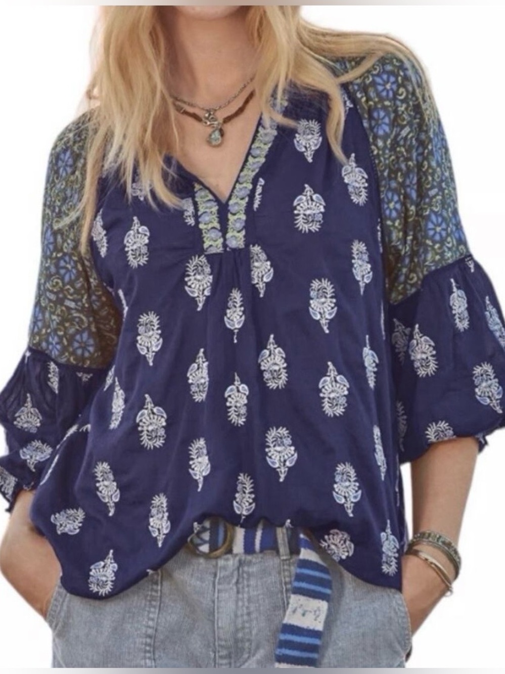 Sundance Embroidered Lost in Time Top Eclipse Myriad Balloon Block Print
Navy